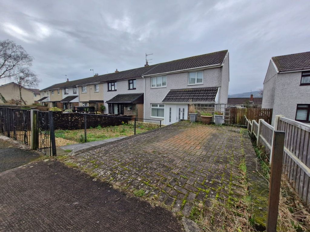 3 bed end terrace house for sale in North Road, Croesyceiliog, Cwmbran