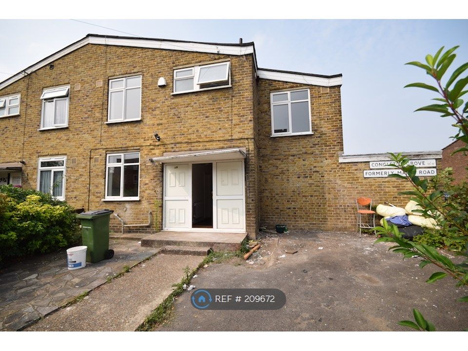 Room to rent in Congleton Grove, London SE18, £800 pcm Zoopla