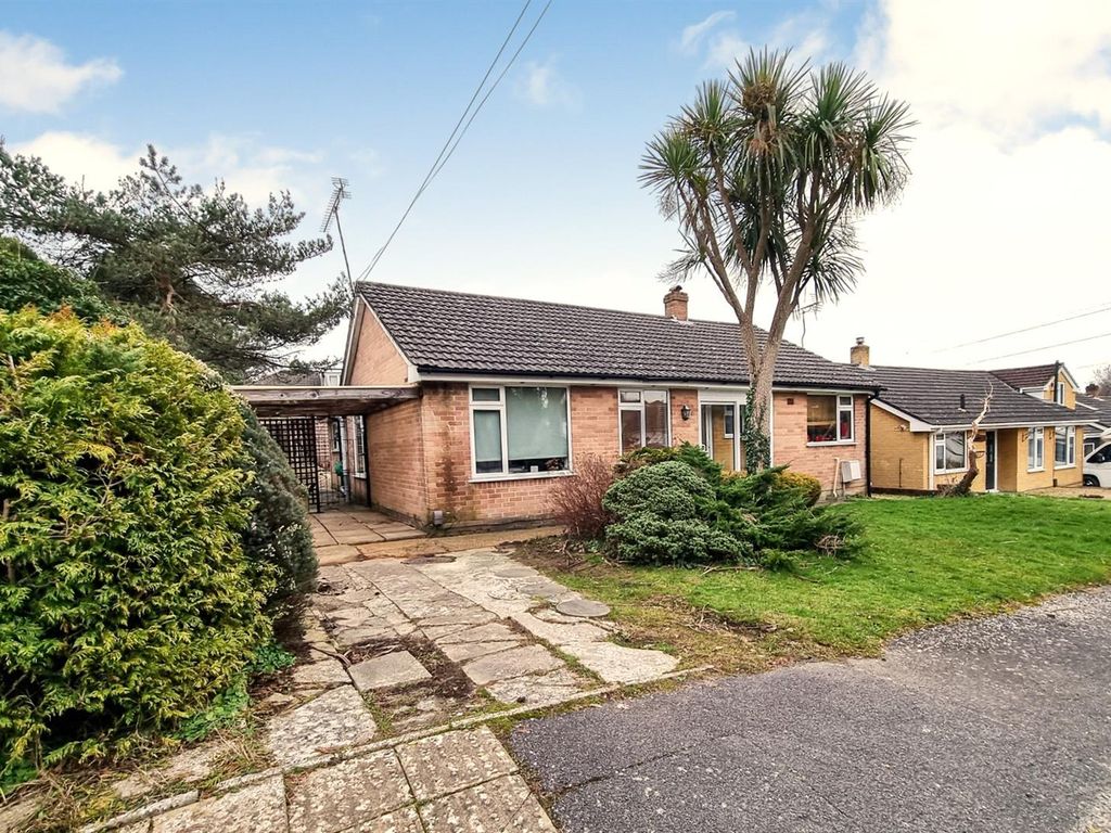 4 bed detached bungalow for sale in South Park Road, Poole BH12, £