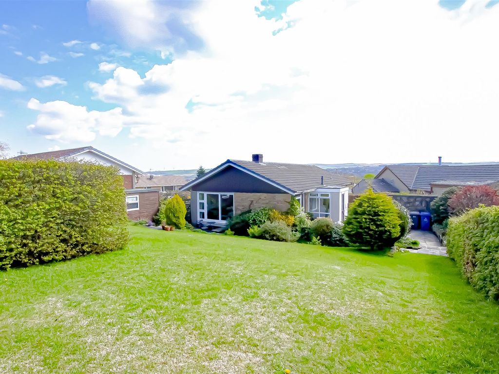 3 bed detached bungalow for sale in Peregrine Drive, Darwen BB3, £