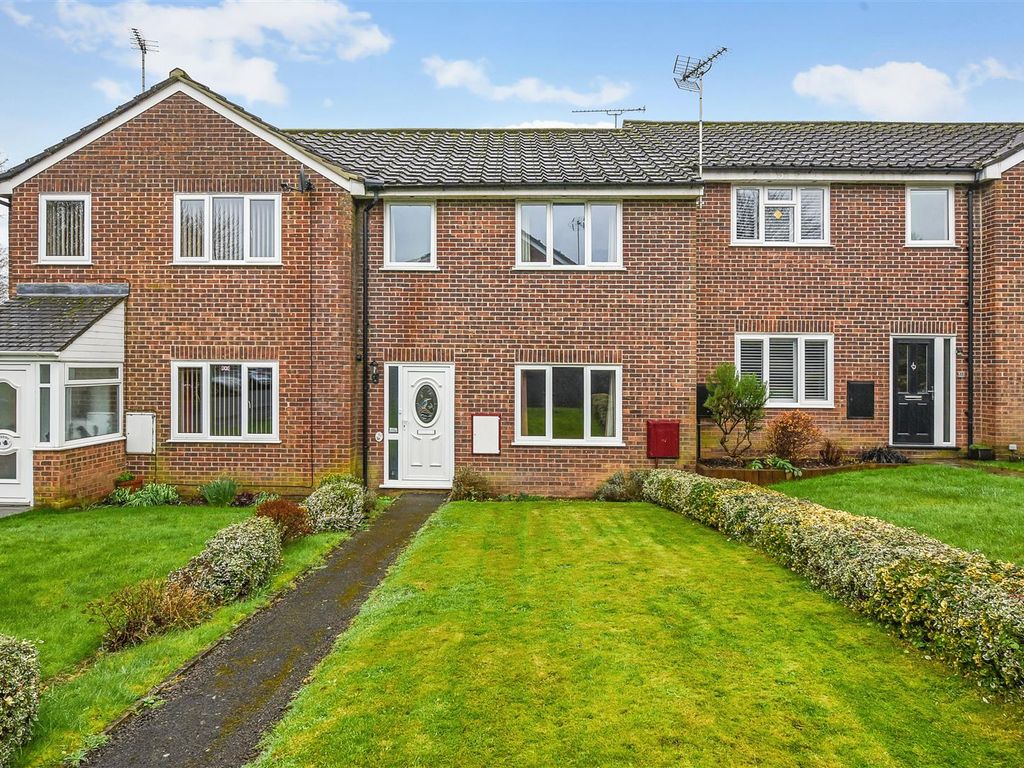 3 bed property for sale in Wetherby Gardens, Charlton, Andover SP10, £