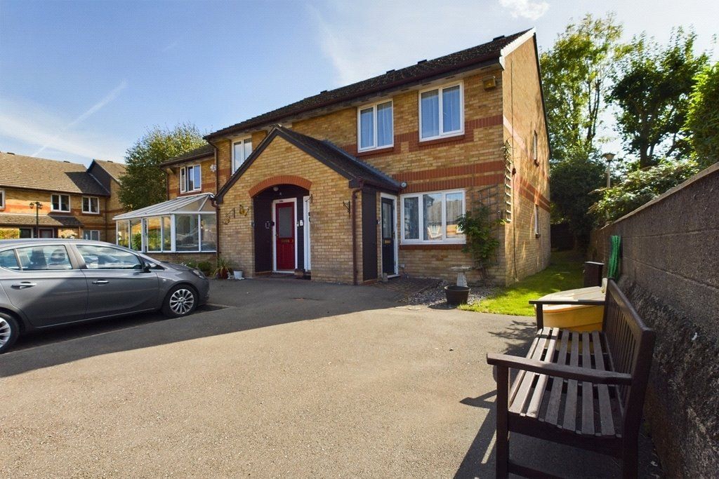 1 bed flat for sale in Magnolia Court, Uxbridge UB10, £199,950 Zoopla