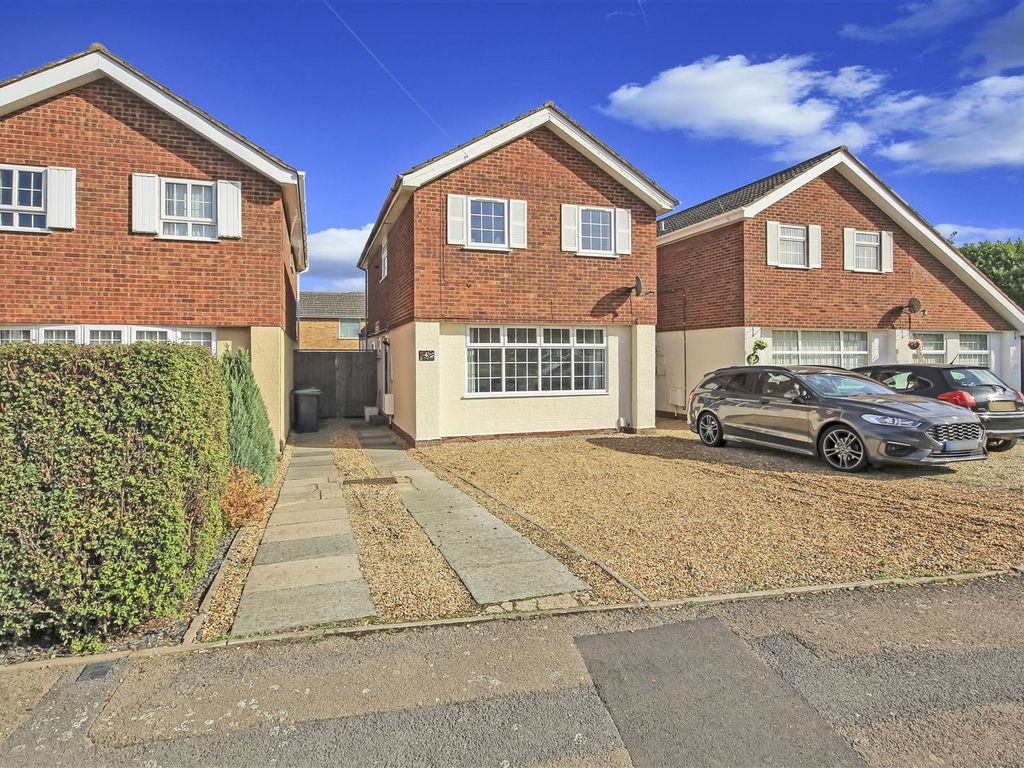 3 bed detached house for sale in Melloway Road, Rushden NN10, £320,000