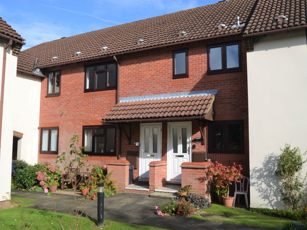 2 bed flat for sale in Windsor Court, King V Road, Amersham HP6