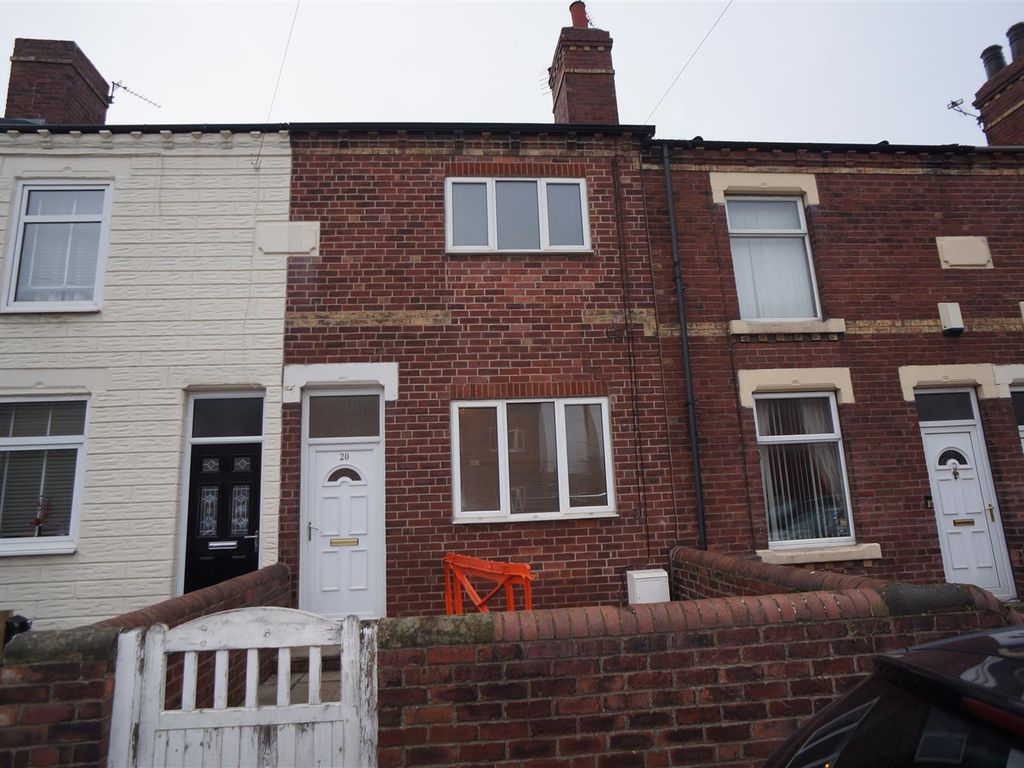 3 bed terraced house to rent in Leeds Road, Cutsyke, Castleford WF10