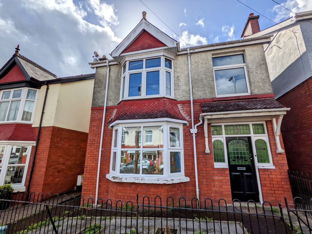 4 bed block of flats for sale in Myrddin Crescent, Carmarthen, Carmarthenshire SA31 Zoopla