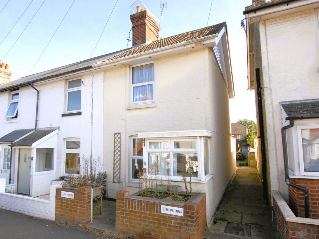 2 bed end terrace house for sale in Victoria Avenue, Hythe CT21, £
