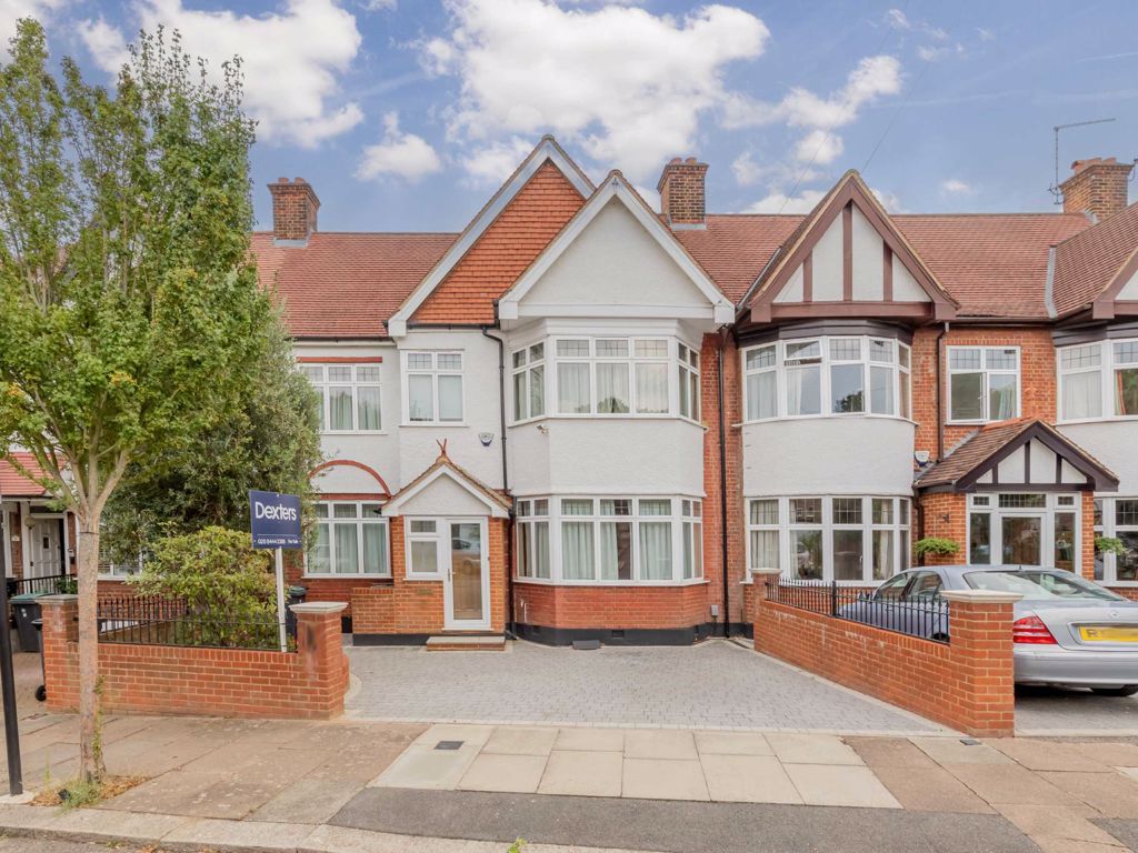 3 bed property for sale in Passmore Gardens, London N11 Zoopla