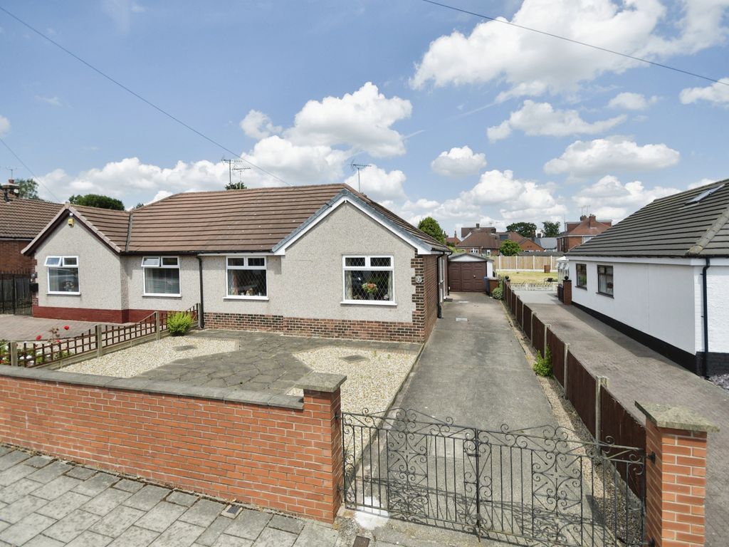 3 bed bungalow for sale in Oakland Road, Forest Town, Mansfield