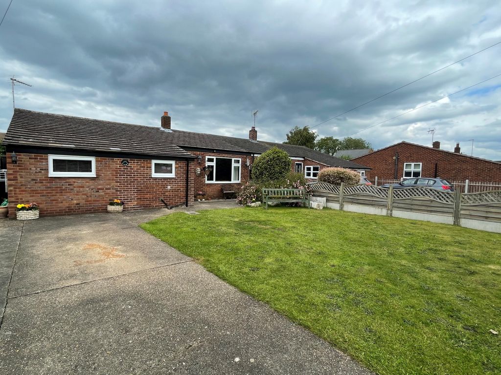 4 bed semidetached bungalow for sale in Brocklebank Close, Bassingham