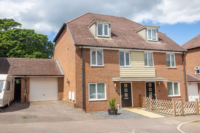 3 bed semidetached house for sale in Oleander Drive, Totton