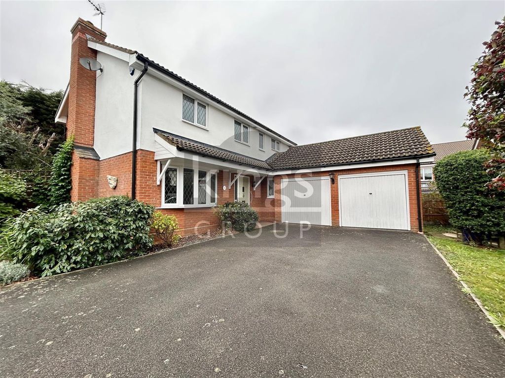 4 bed detached house for sale in Kestrel Road, Waltham Abbey EN9, £675,000 Zoopla
