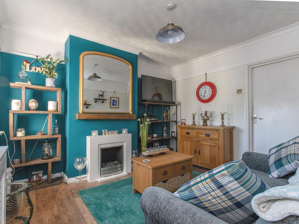 1 bed flat for sale in Gordon Road, Chatham ME4 Zoopla