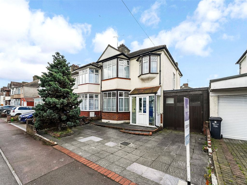 3 bed end terrace house for sale in Westrow Drive, Leftley Estate