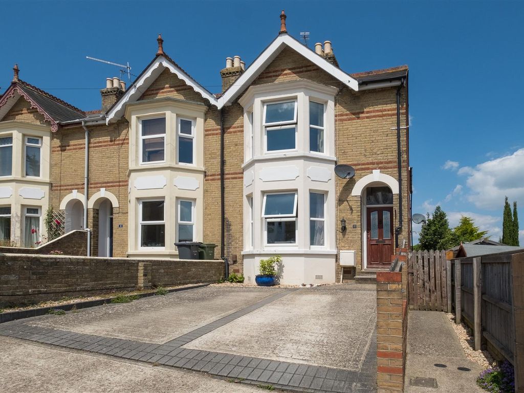 3 bed end terrace house for sale in Stephenson Road, Cowes, Isle Of