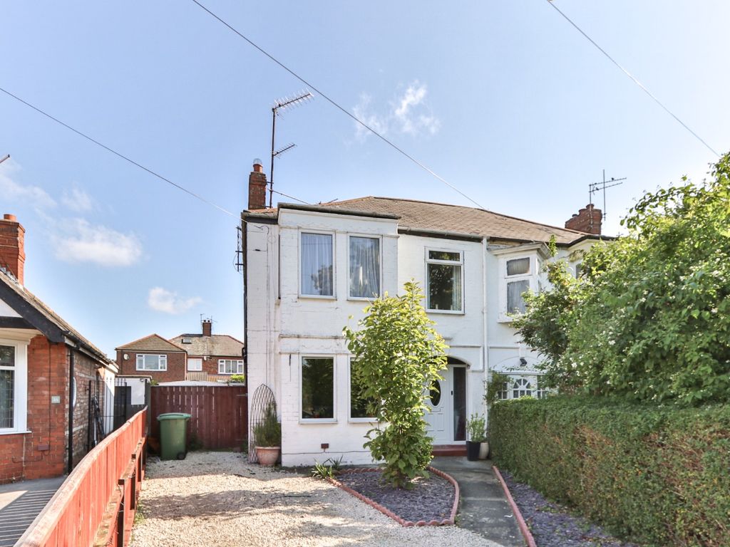 4 bed semidetached house for sale in Kingtree Avenue, Cottingham HU16