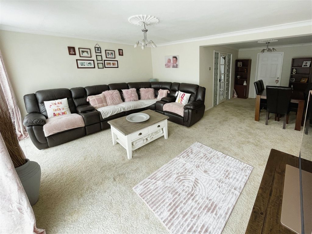 4 bed town house for sale in West End Avenue, Nottage, Porthcawl CF36
