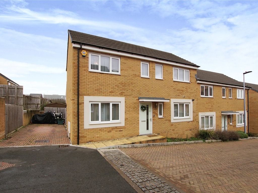 3 bed semidetached house for sale in Meadowsweet Road, Lyde Green
