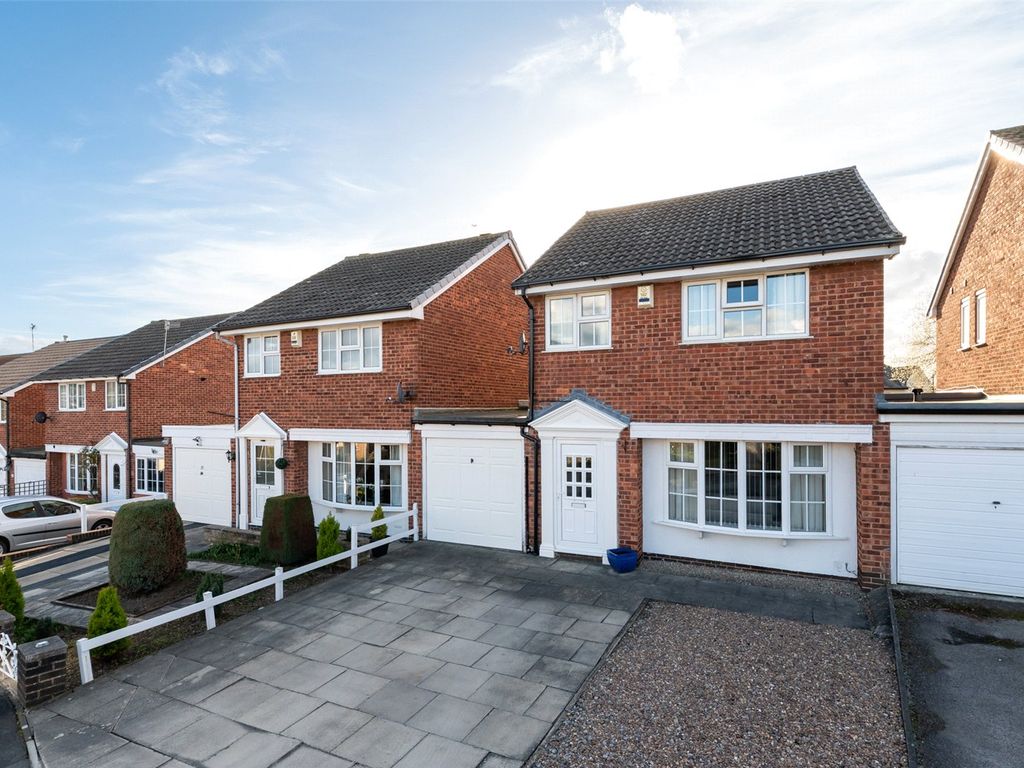 3 bed linkdetached house for sale in Croft House Drive, Otley, West