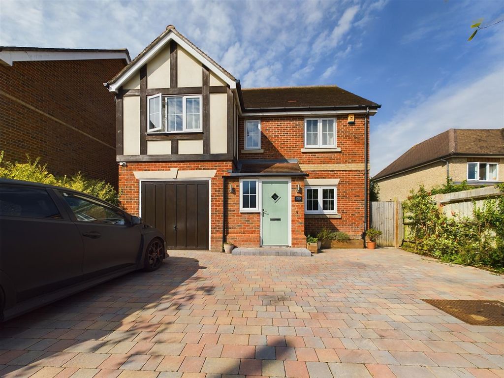 4 bed detached house for sale in Westwood Road, Tilehurst, Reading RG31