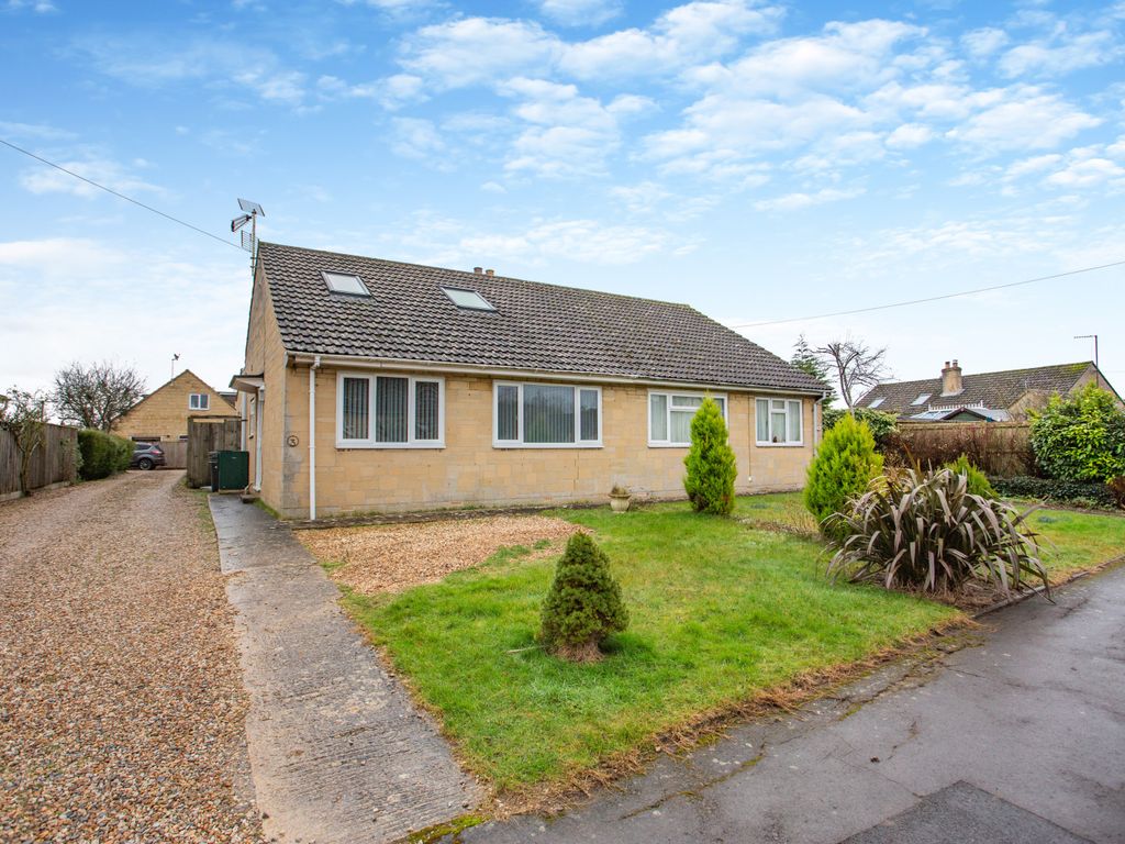 4 bed bungalow for sale in Meysey Close, Meysey Hampton, Cirencester, Gloucestershire GL7, £