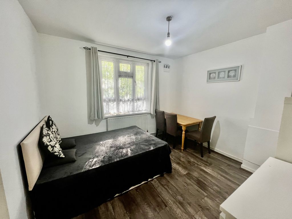 Room to rent in Old Bethnal Green Road, London E2, £901 pcm Zoopla