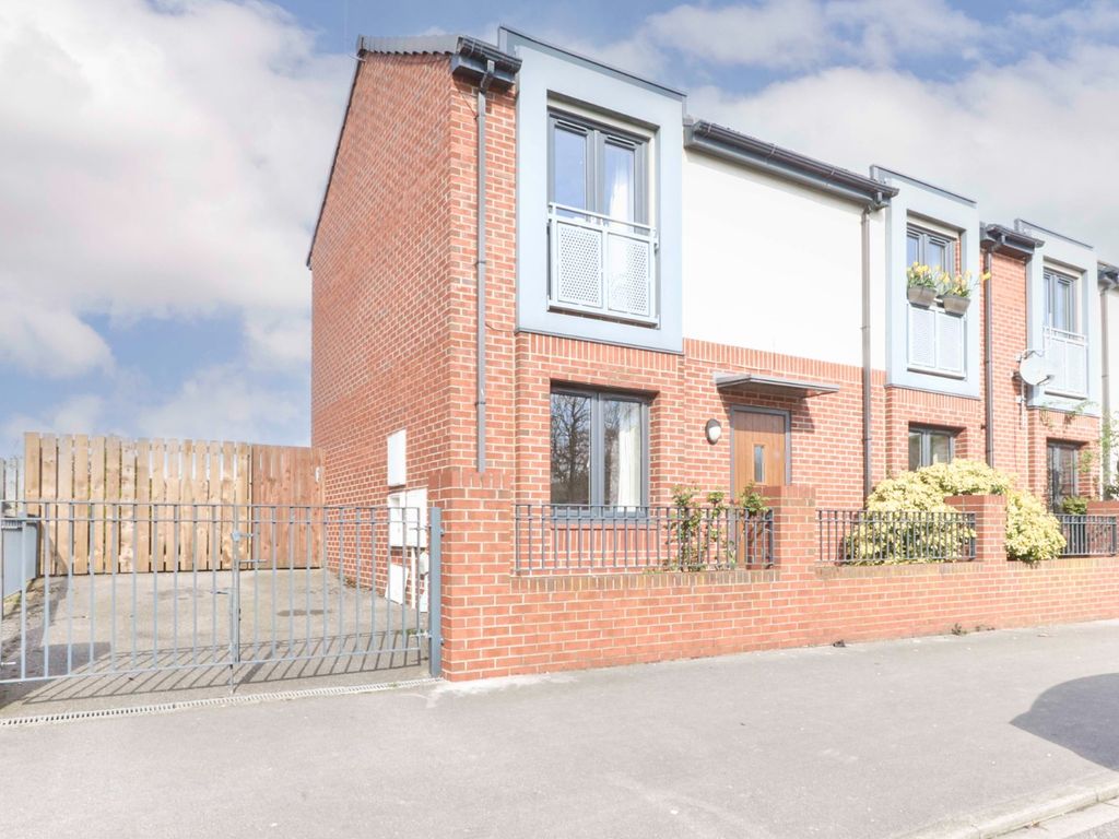 2 bed semidetached house for sale in Pembroke Grove, Hull, East Riding
