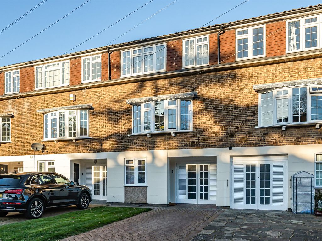 4 bed town house for sale in Calshot Way, Enfield EN2, £650,000 Zoopla