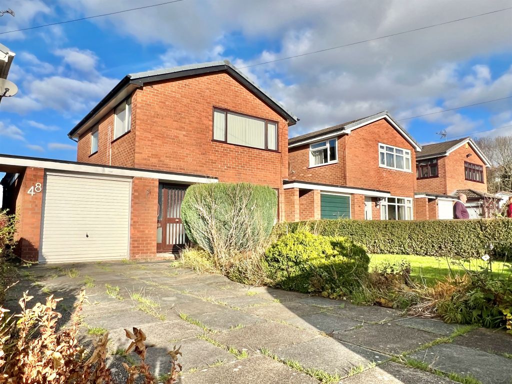 3 bed linkdetached house for sale in Latham Avenue, Helsby, Frodsham