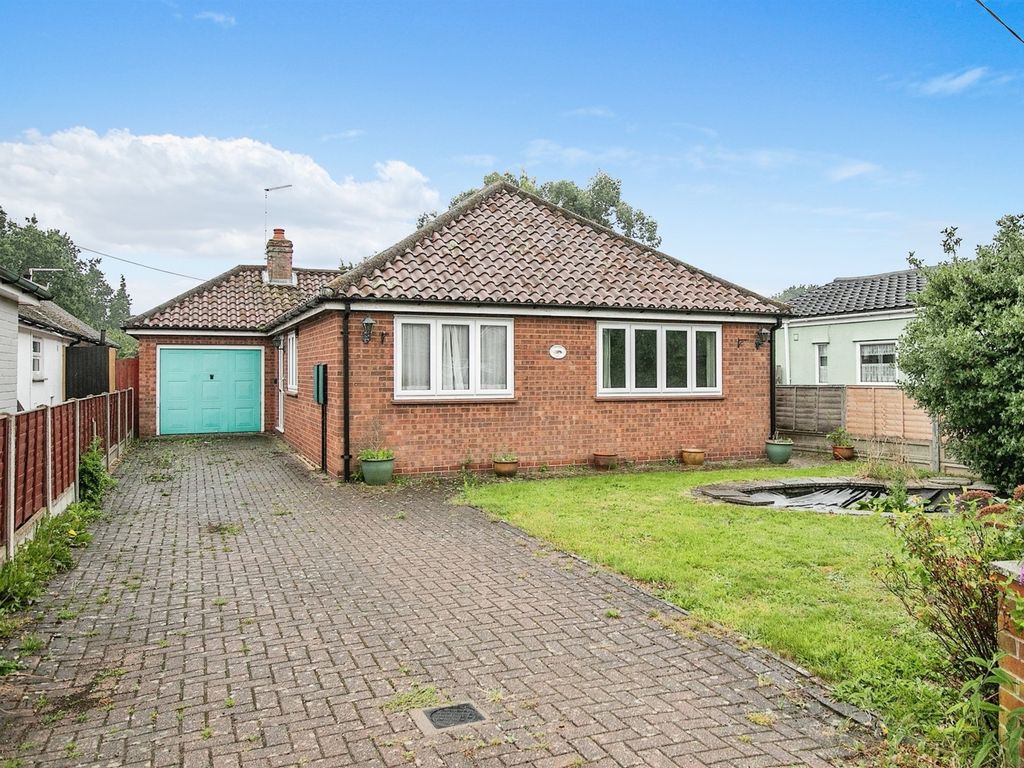 3 bed detached bungalow for sale in Dunthorne Road, Colchester CO4, £
