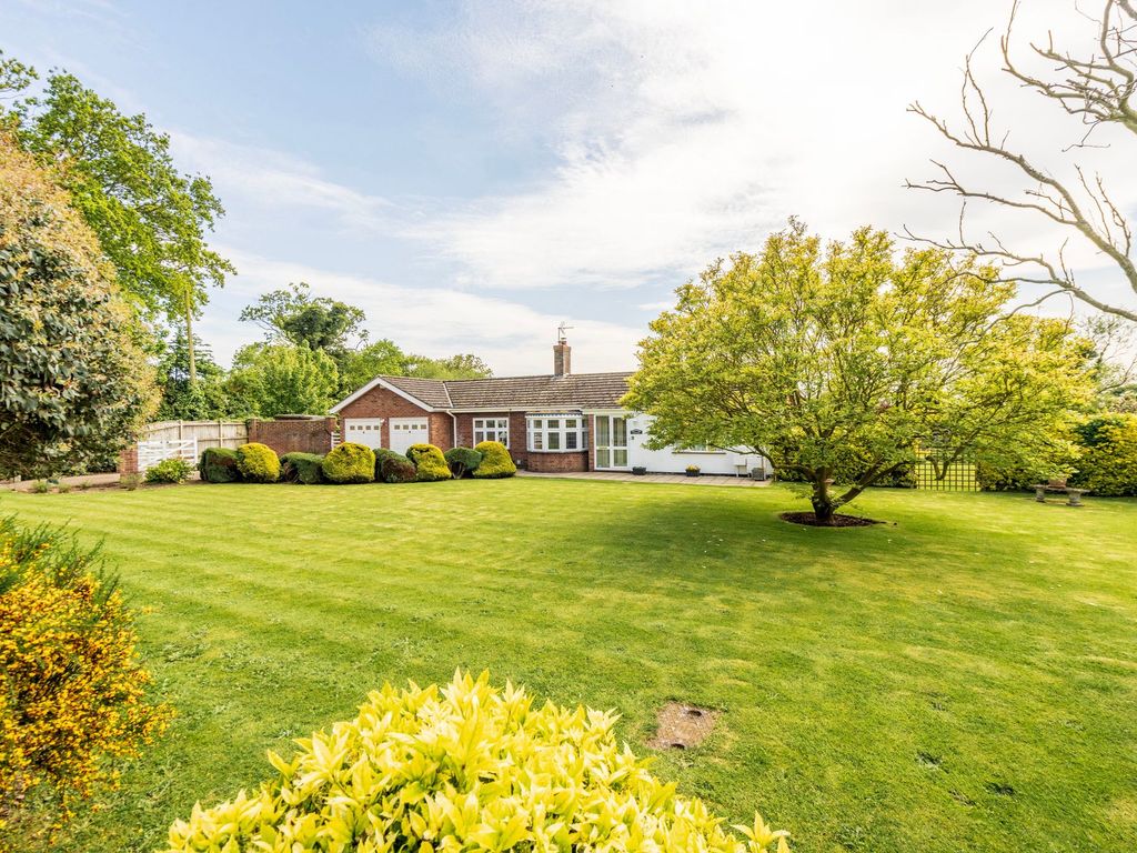 3 bed detached bungalow for sale in Church Road, Kessingland, Lowestoft