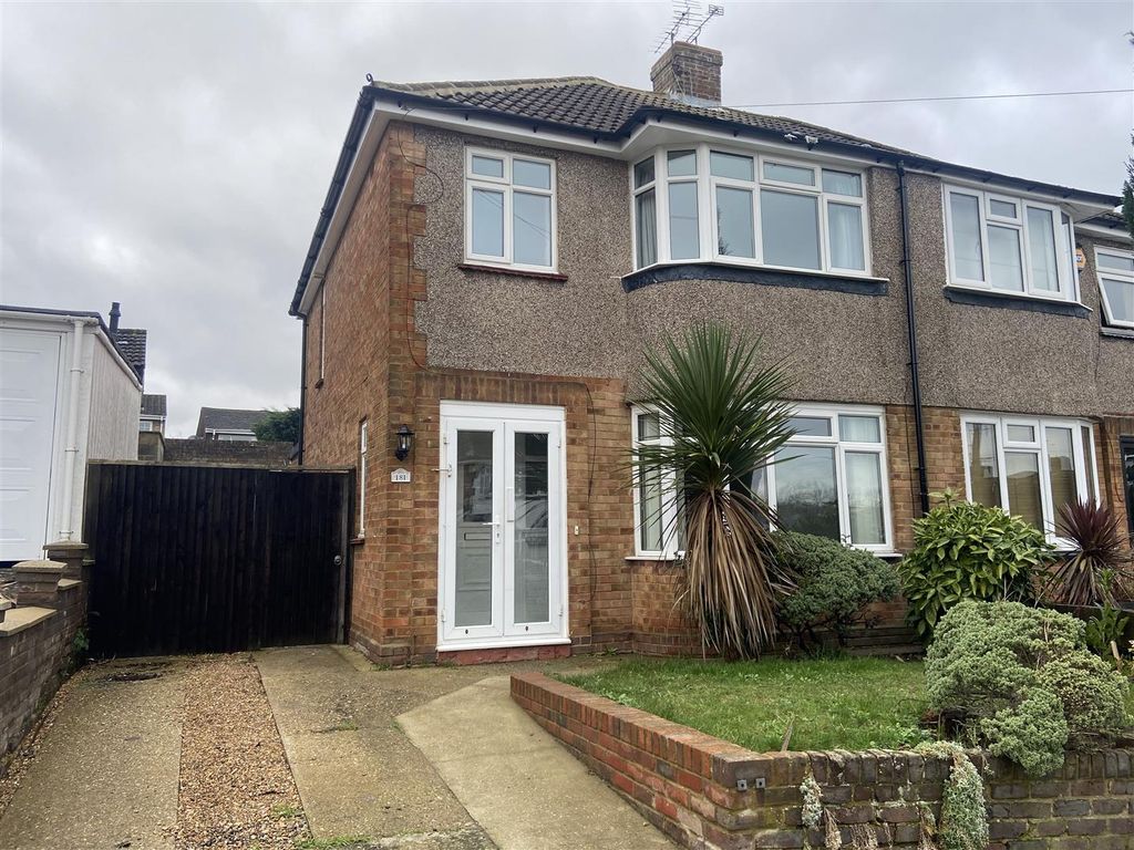 3 bed semidetached house to rent in Allington Drive, Strood, Rochester