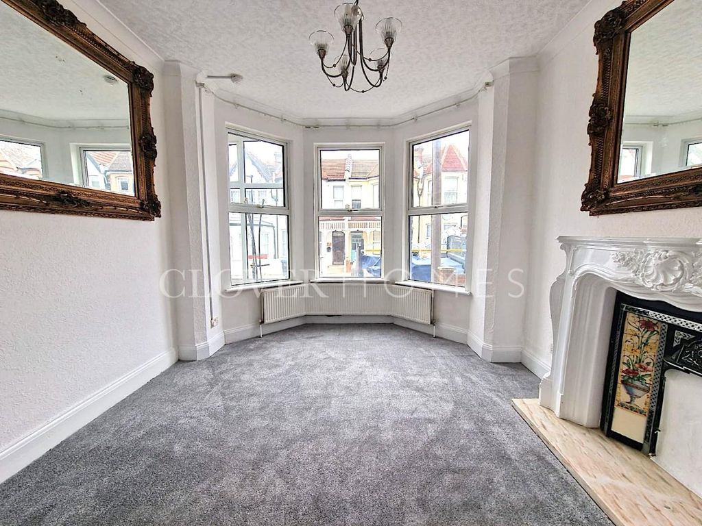 5 bed semidetached house for sale in Arcadian Gardens, London N22, £