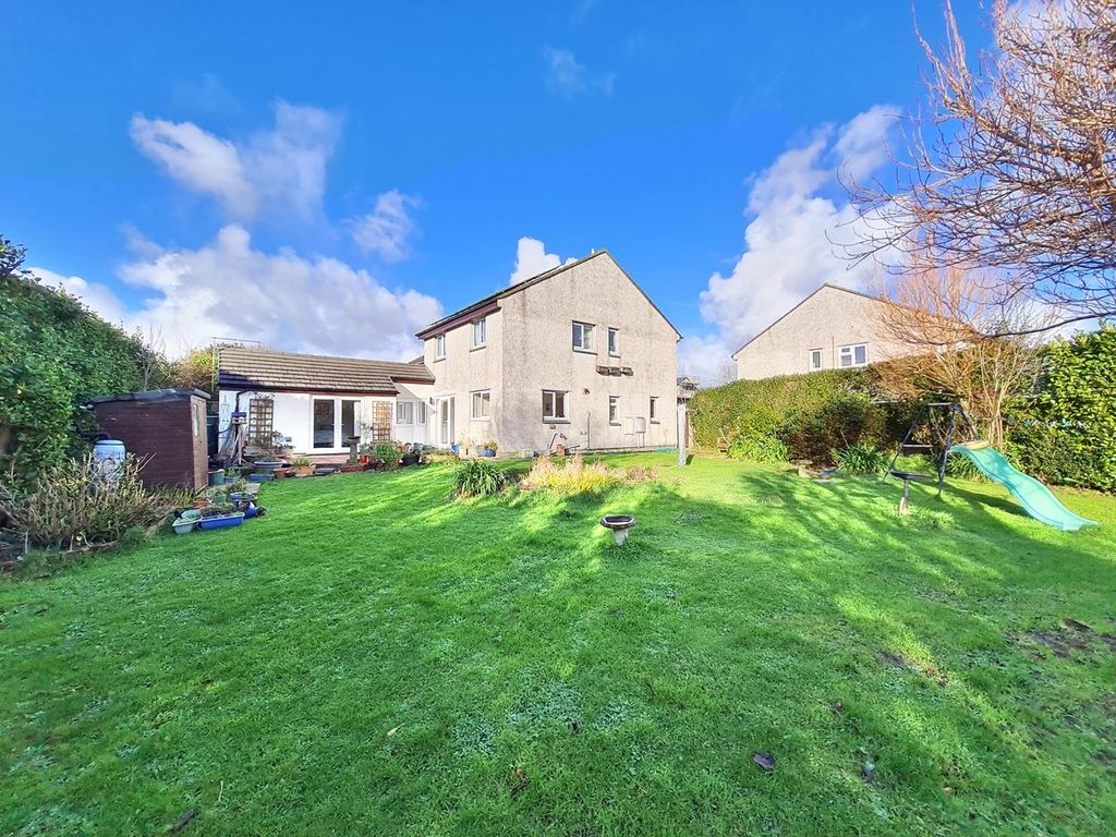 5 bed linkdetached house for sale in Tremenheere Avenue, Helston TR13