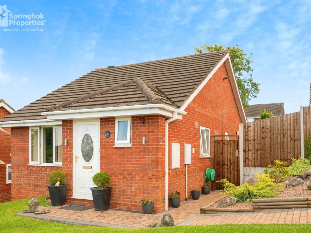 2 bed bungalow for sale in May Tree Hill, Droitwich, Worcestershire WR9