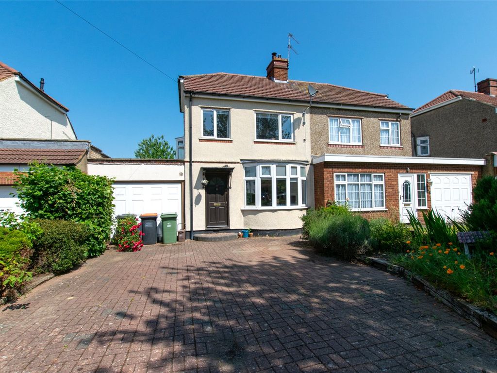3 bed semidetached house for sale in Western Way, Dunstable