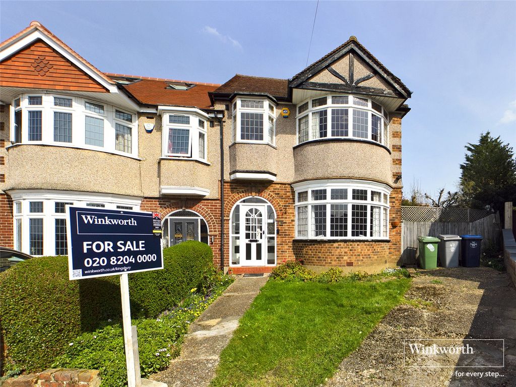 3 bed semidetached house for sale in Fairfields Crescent, Kingsbury