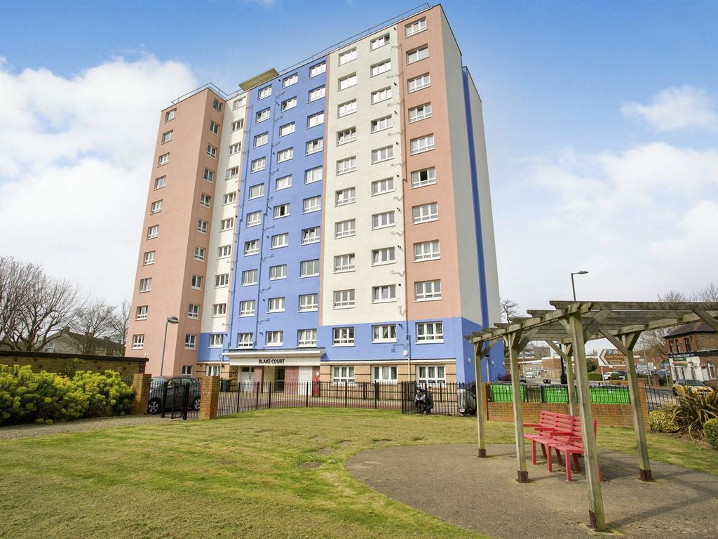 2 bed flat for sale in South Street, Gosport PO12, £140,000 Zoopla