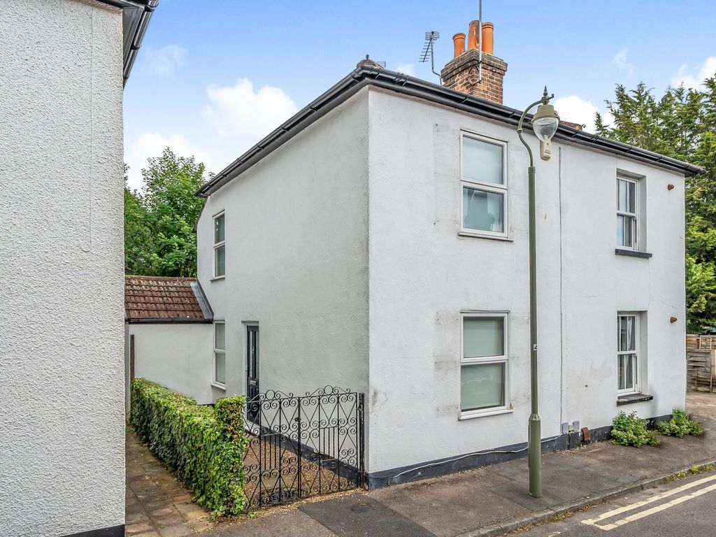 2 bed semidetached house for sale in Adelphi Road, Epsom KT17, £