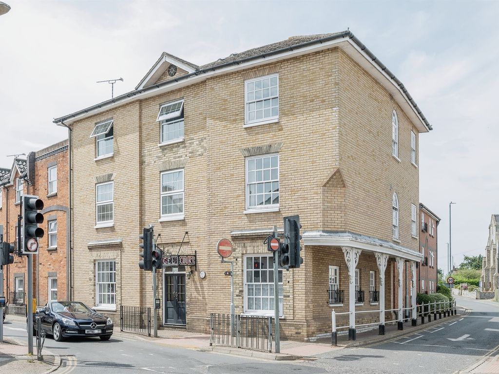 2 bed flat to rent in Cromer Road, North Walsham NR28, £700 pcm Zoopla