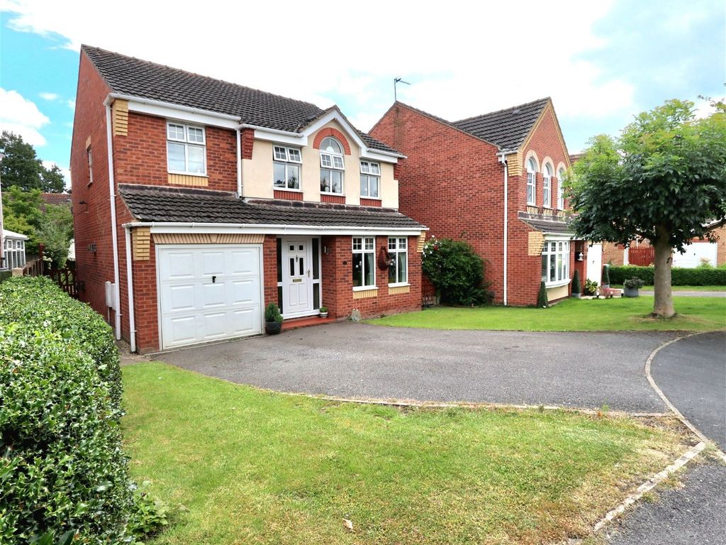 4 bed detached house for sale in Warwick Close, Saxilby, Lincoln LN1, £