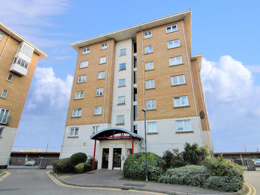 2 bed flat to rent in Chichester Wharf, Erith DA8, £1,500 pcm Zoopla