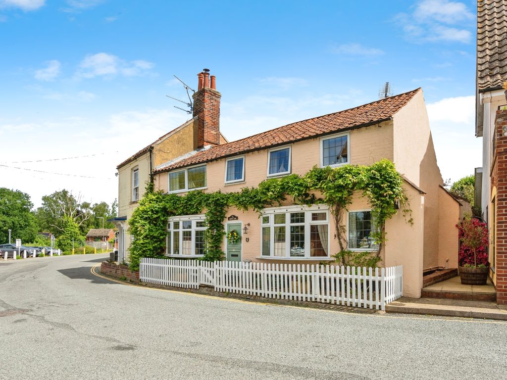 3 bed semidetached house for sale in Lower Street, Horning, Norwich