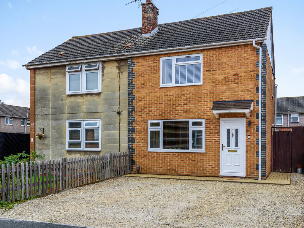 2 bed semidetached house for sale in Draycott Close, Swindon