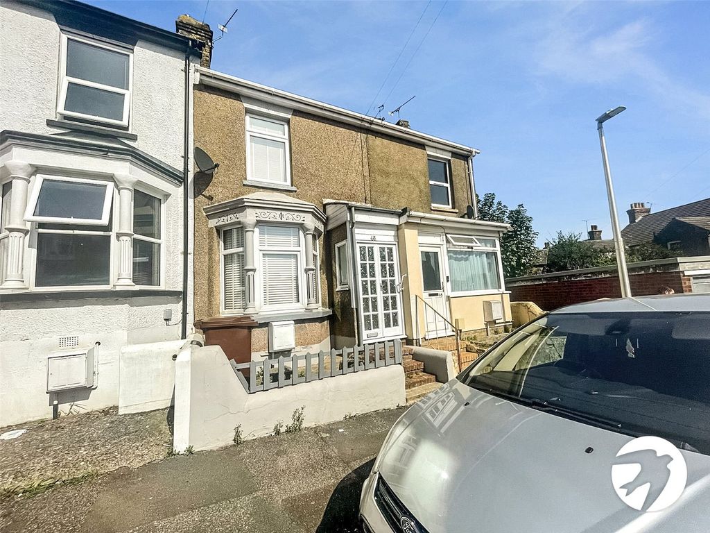 2 bed detached house to rent in Bingham Road, Rochester, Kent ME2, £