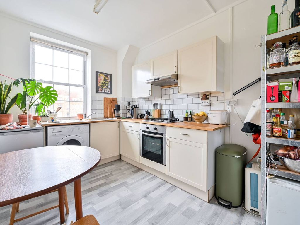 1 bed flat to rent in Comber Grove, Camberwell, London SE5, £1,700 pcm