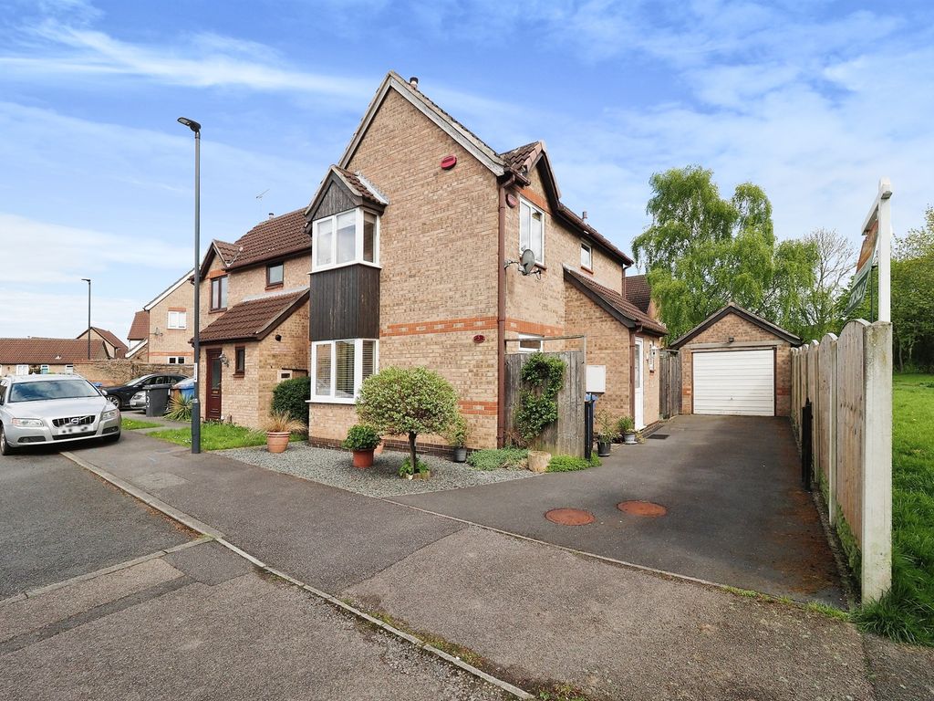 3 bed semidetached house for sale in Longstock Close, Oakwood, Derby
