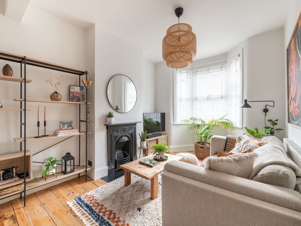 2 bed terraced house for sale in Oakdale Road, London E11, £600,000