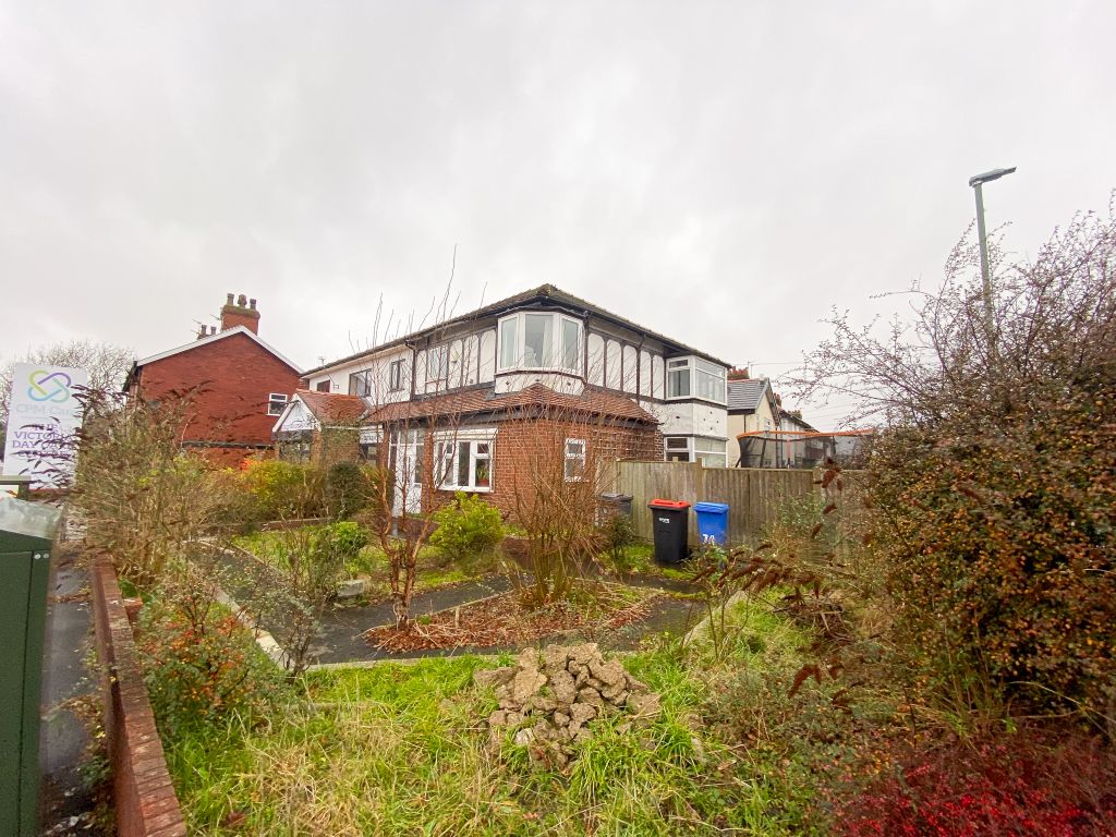 3 bed semidetached house for sale in Victoria Road East, Thornton