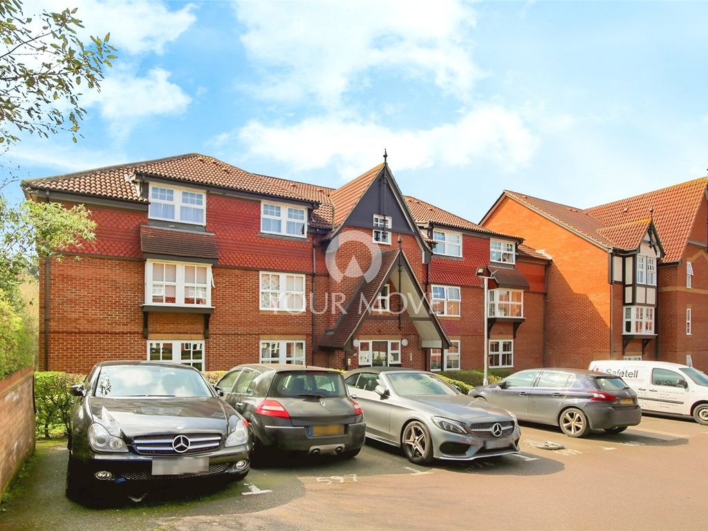 2 bed flat to rent in Grange Crescent, Dartford, Kent DA2, £1,350 pcm Zoopla